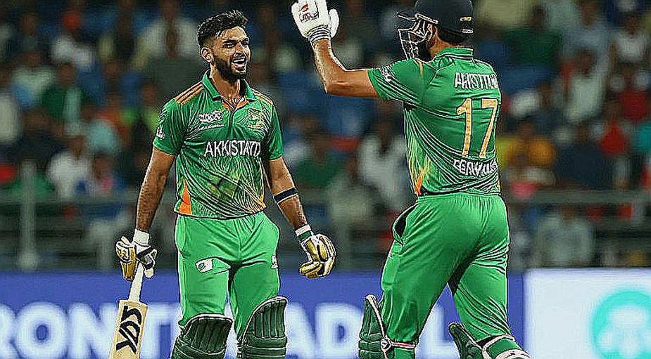 নিউজিল্যান্ড সফরে ভারত: স্যান্টনারের ধৈর্যের ছন্দ আর বসন্তের সবুজ পিচ