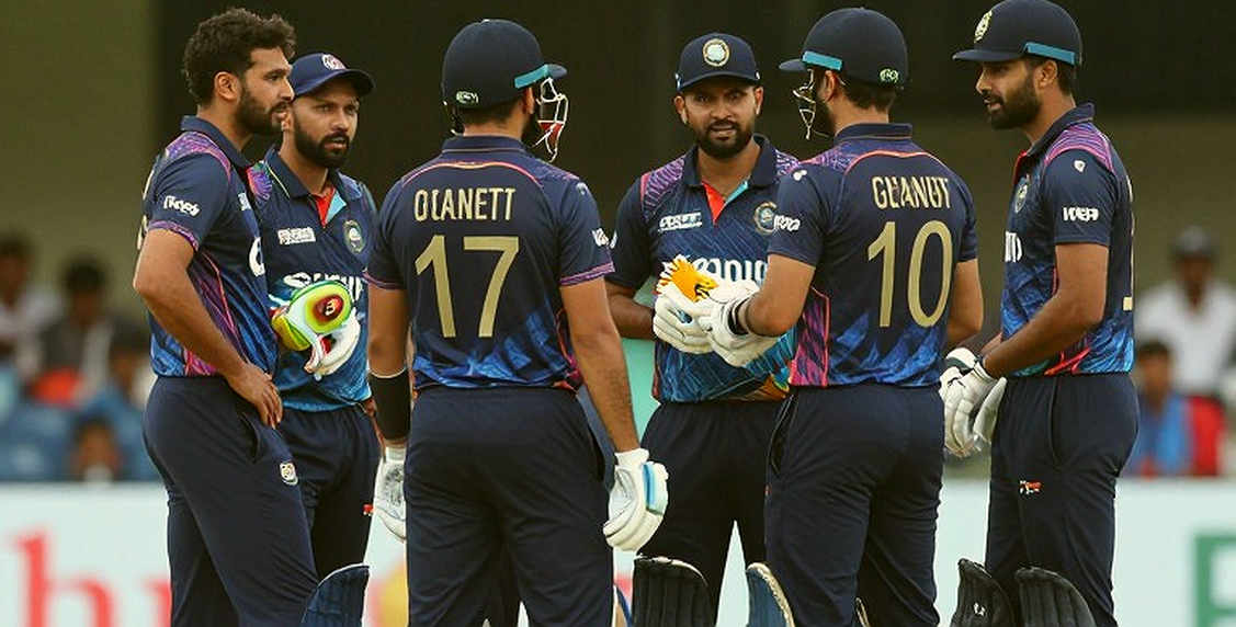 রাওয়ালপিন্ডির ফ্ল্যাট ডেকে সালমানের শতক যেভাবে পাকিস্তানের মৃত্যু-ওভার ভাঙন ঢেকে দিল