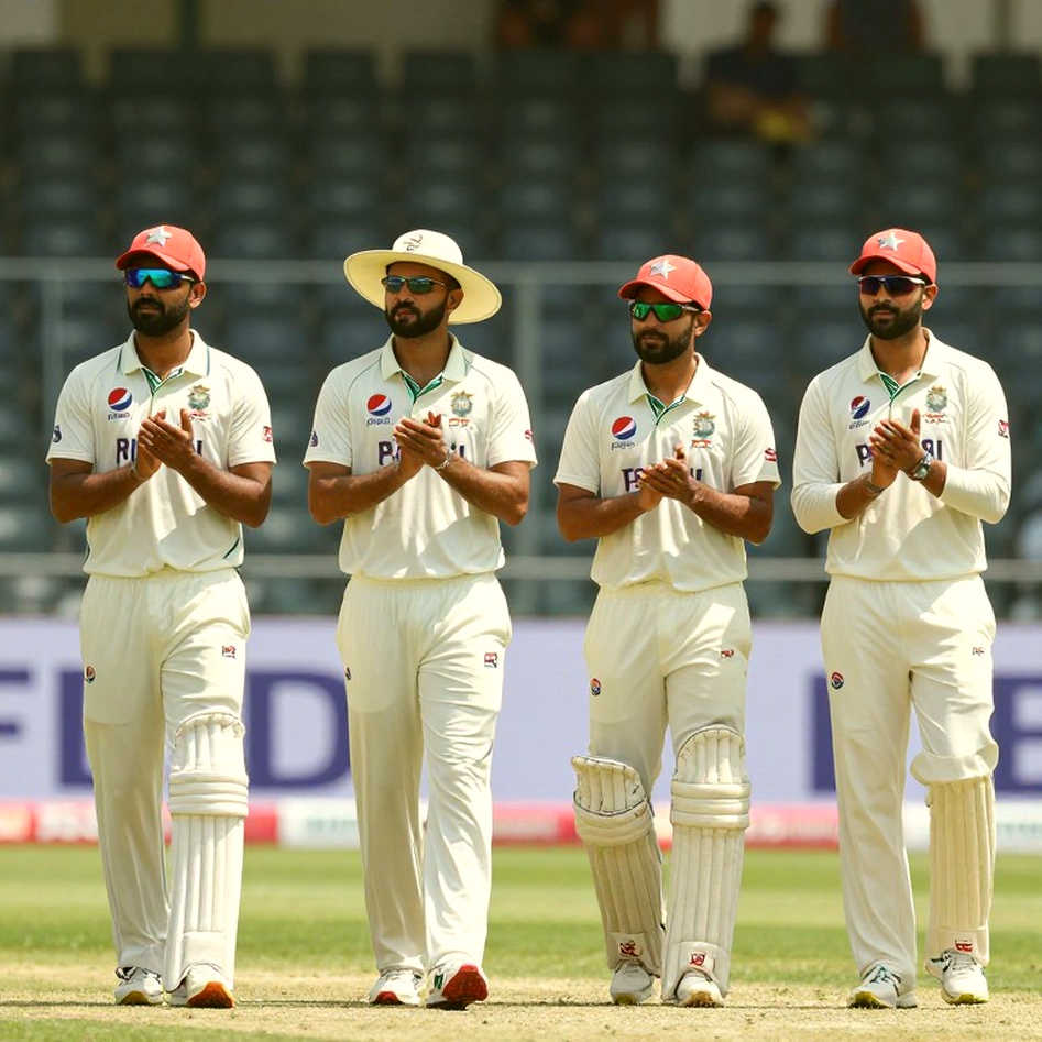 যে রাতে বিশ্লেষণ মাঠের হুংকার শুনতে পেল না
